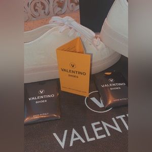 White Med platform MARIO VALENTINO sneakers sz 8.